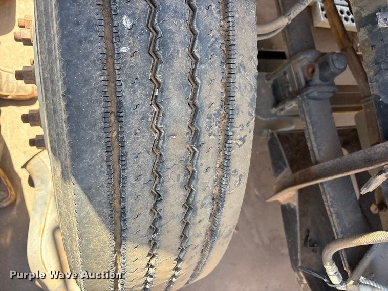 image for item FC2051 2007 Western Star 4900 semi truck