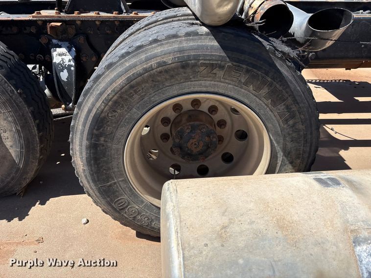 image for item FC2051 2007 Western Star 4900 semi truck