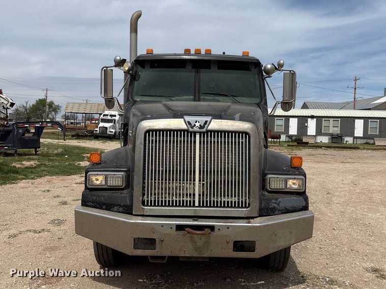 image for item FC2069 2007 Western Star 4900 semi truck