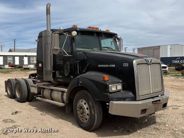 image for item FC2069 2007 Western Star 4900 semi truck