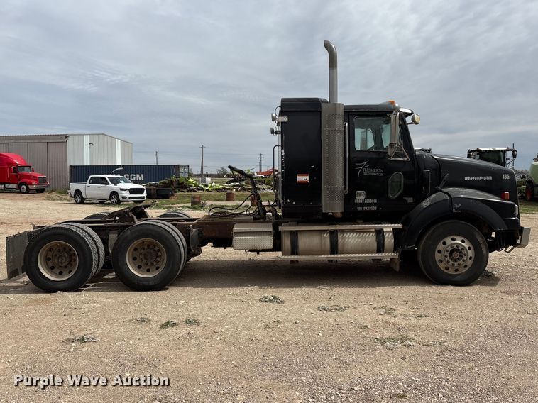 image for item FC2069 2007 Western Star 4900 semi truck