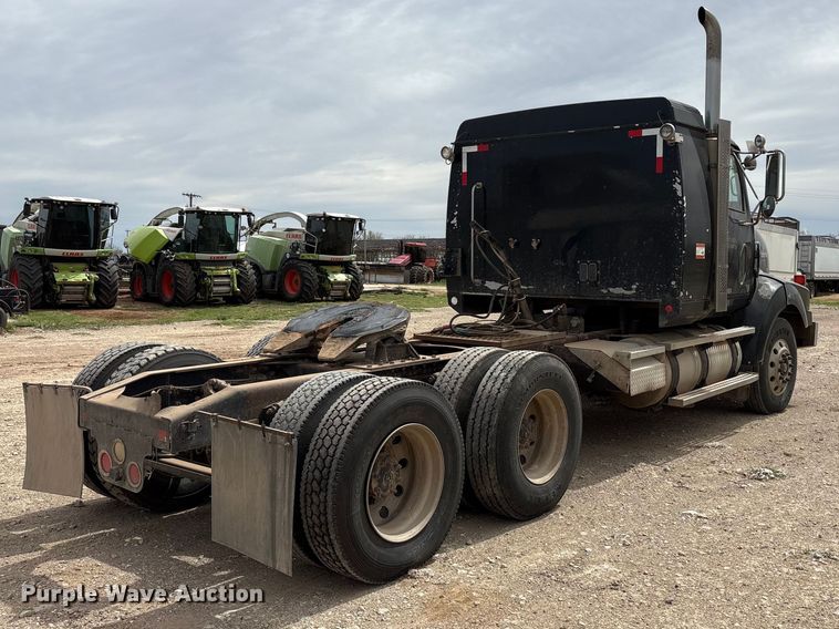 image for item FC2069 2007 Western Star 4900 semi truck