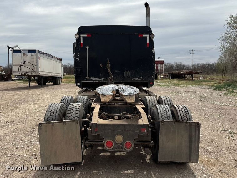 image for item FC2069 2007 Western Star 4900 semi truck