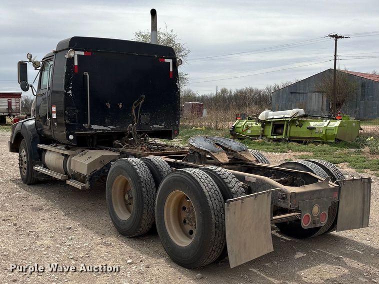 image for item FC2069 2007 Western Star 4900 semi truck