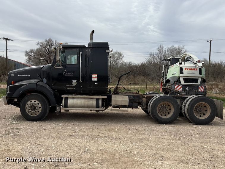 image for item FC2069 2007 Western Star 4900 semi truck
