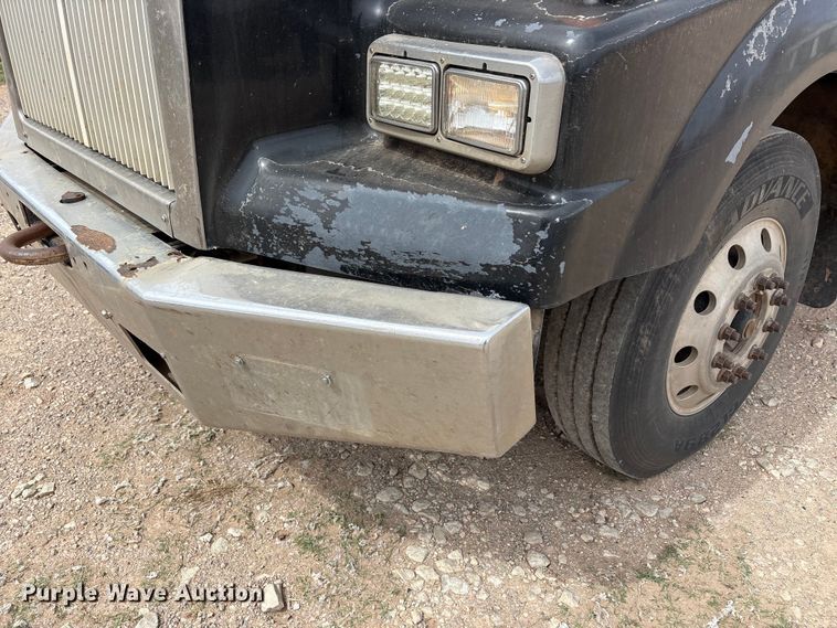 image for item FC2069 2007 Western Star 4900 semi truck