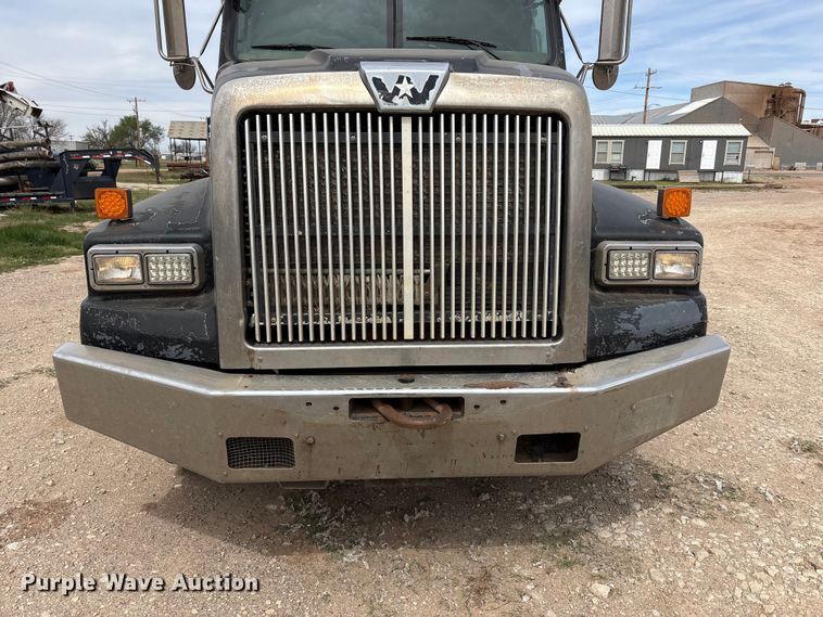 image for item FC2069 2007 Western Star 4900 semi truck