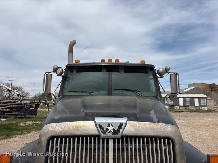 image for item FC2069 2007 Western Star 4900 semi truck