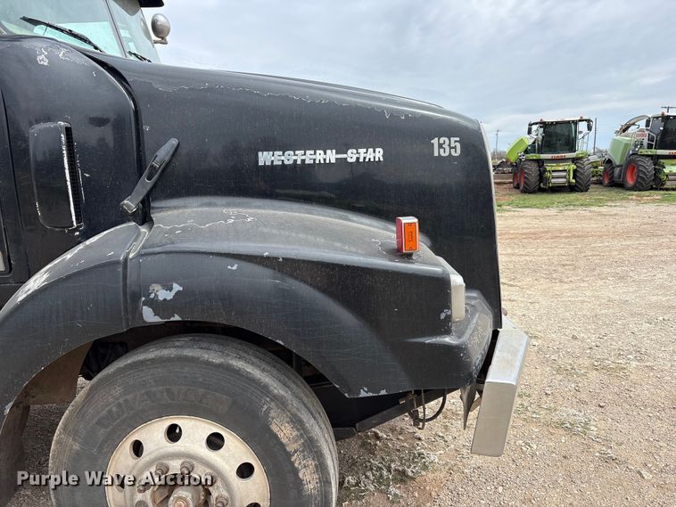 image for item FC2069 2007 Western Star 4900 semi truck