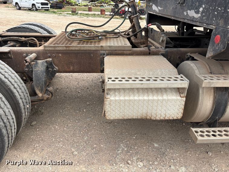 image for item FC2069 2007 Western Star 4900 semi truck