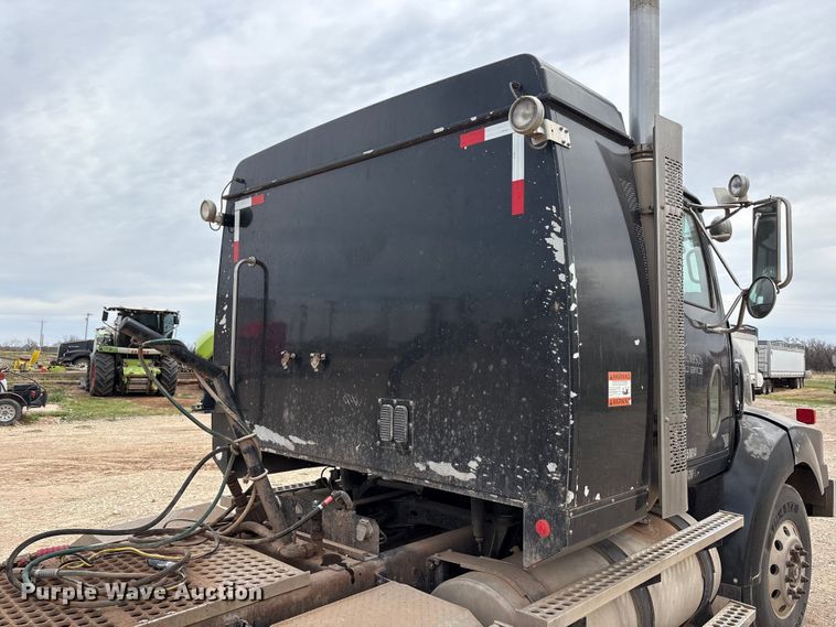 image for item FC2069 2007 Western Star 4900 semi truck