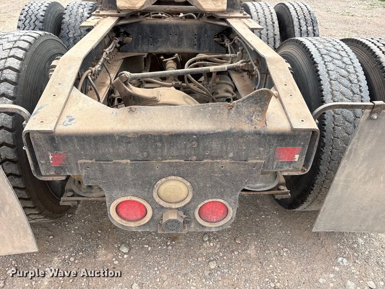 image for item FC2069 2007 Western Star 4900 semi truck