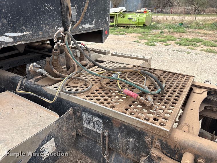 image for item FC2069 2007 Western Star 4900 semi truck