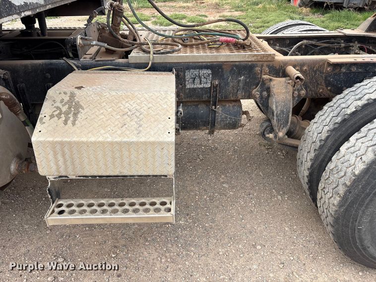 image for item FC2069 2007 Western Star 4900 semi truck