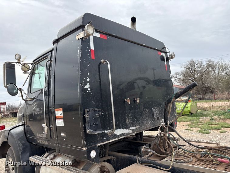 image for item FC2069 2007 Western Star 4900 semi truck