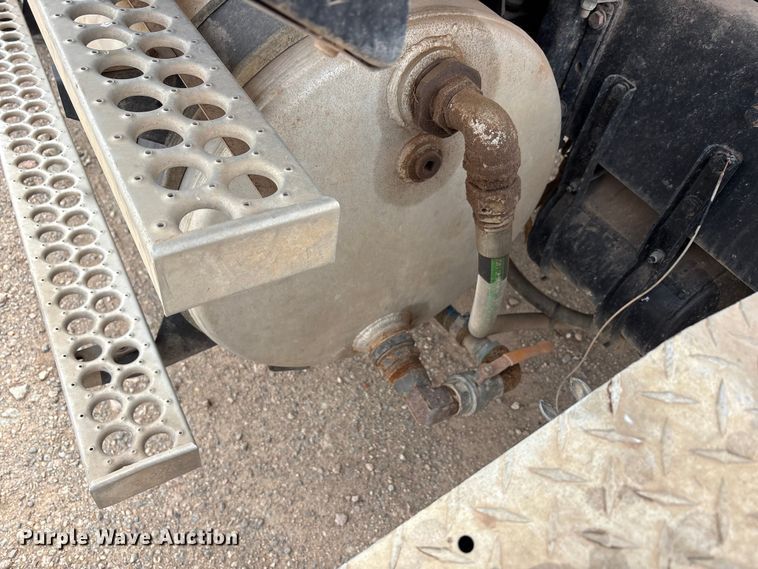 image for item FC2069 2007 Western Star 4900 semi truck