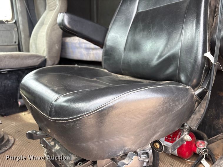 image for item FC2069 2007 Western Star 4900 semi truck