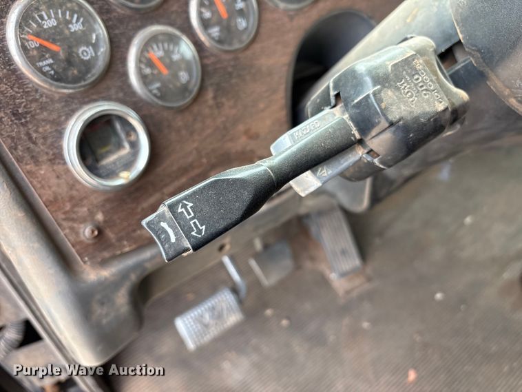 image for item FC2069 2007 Western Star 4900 semi truck