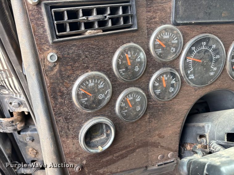 image for item FC2069 2007 Western Star 4900 semi truck