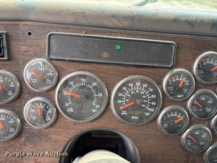 image for item FC2069 2007 Western Star 4900 semi truck