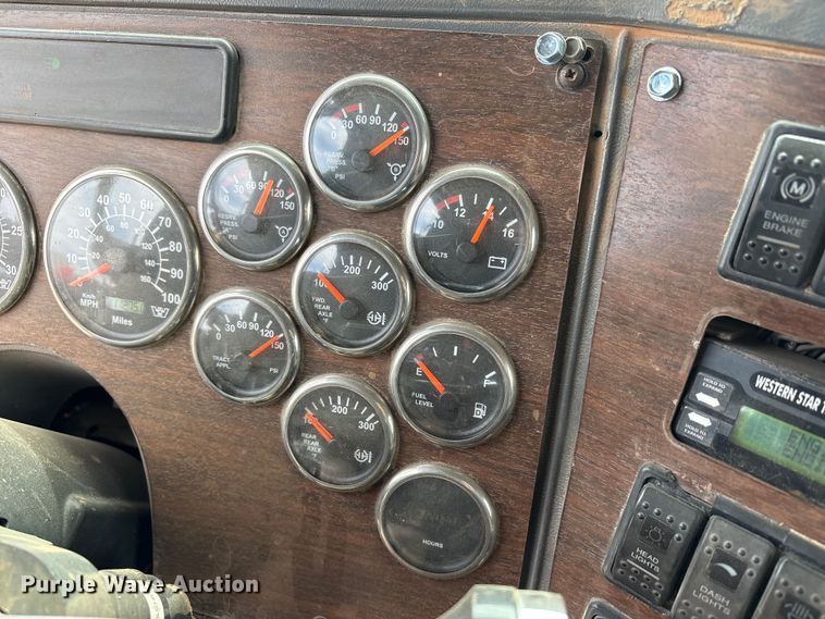 image for item FC2069 2007 Western Star 4900 semi truck