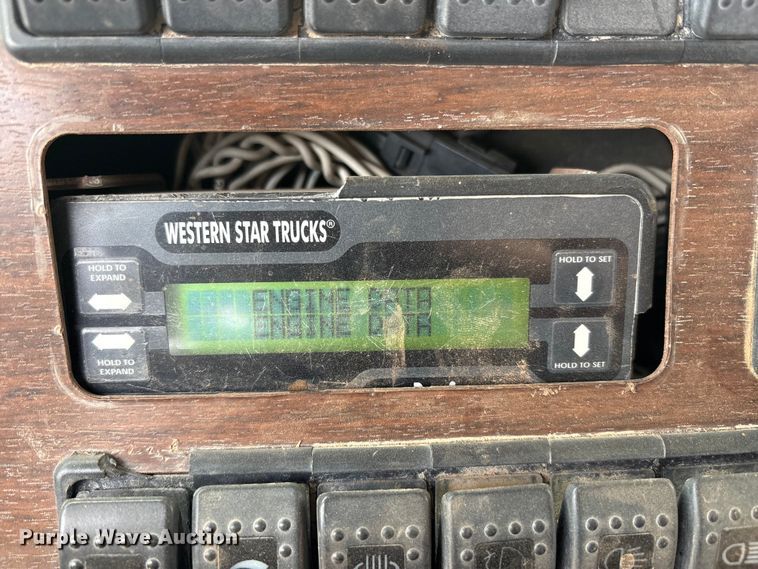 image for item FC2069 2007 Western Star 4900 semi truck