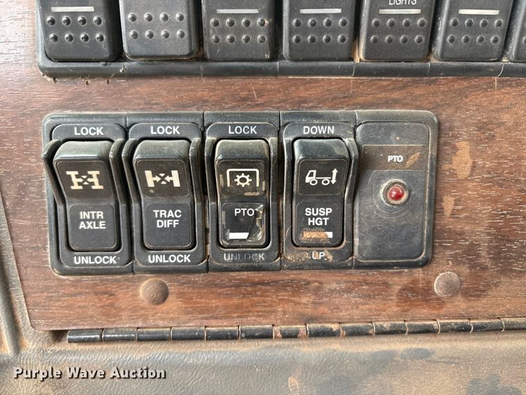image for item FC2069 2007 Western Star 4900 semi truck