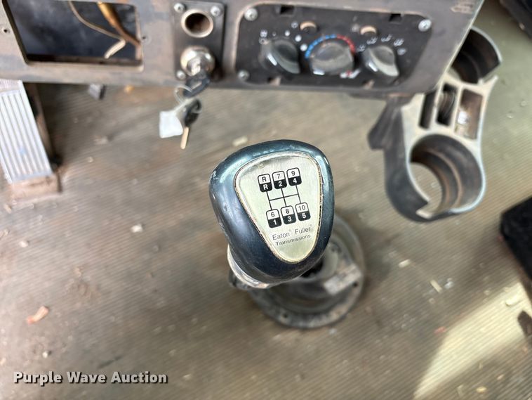 image for item FC2069 2007 Western Star 4900 semi truck