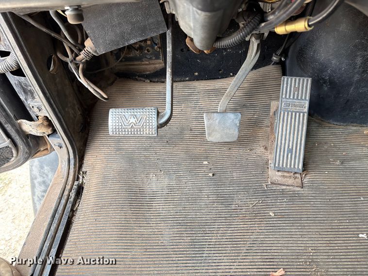 image for item FC2069 2007 Western Star 4900 semi truck