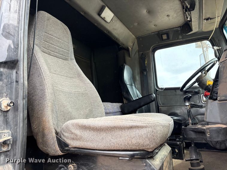 image for item FC2069 2007 Western Star 4900 semi truck
