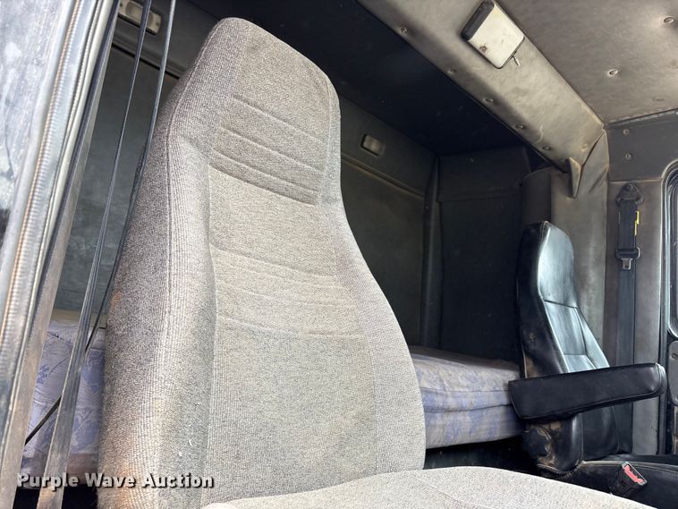 image for item FC2069 2007 Western Star 4900 semi truck