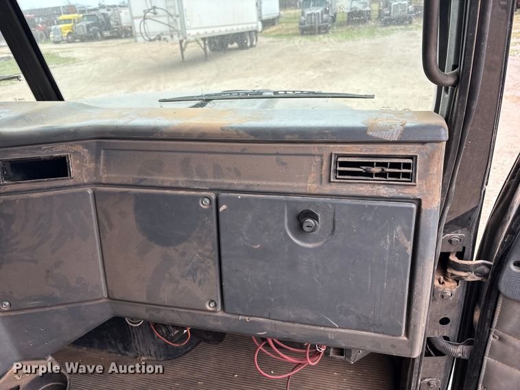 image for item FC2069 2007 Western Star 4900 semi truck