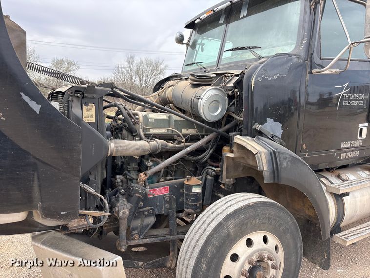 image for item FC2069 2007 Western Star 4900 semi truck