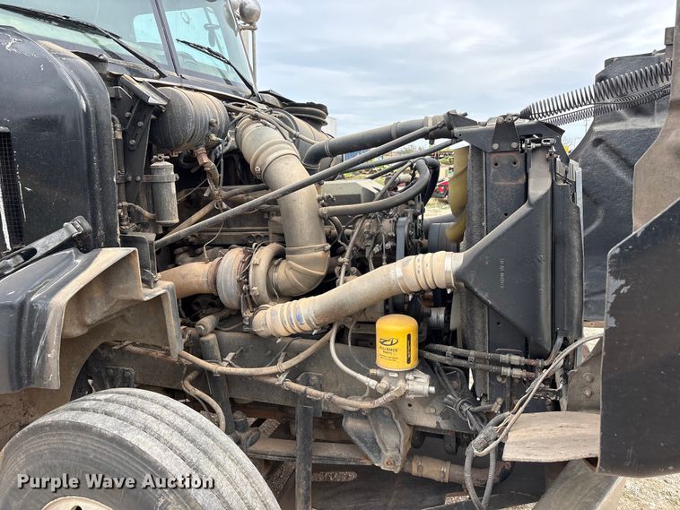 image for item FC2069 2007 Western Star 4900 semi truck