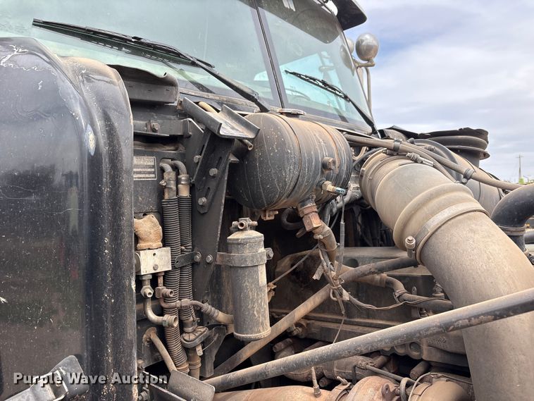 image for item FC2069 2007 Western Star 4900 semi truck