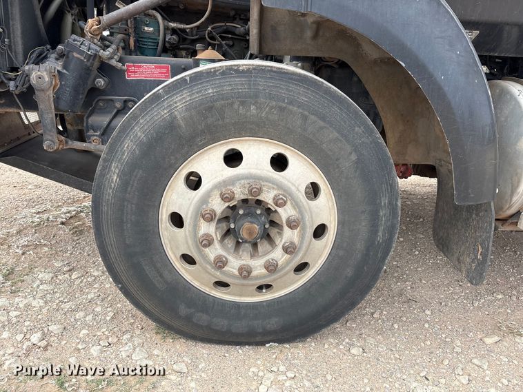 image for item FC2069 2007 Western Star 4900 semi truck