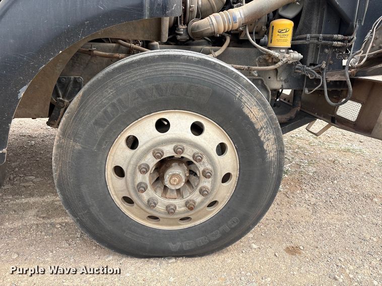 image for item FC2069 2007 Western Star 4900 semi truck