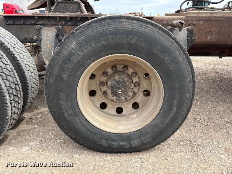image for item FC2069 2007 Western Star 4900 semi truck