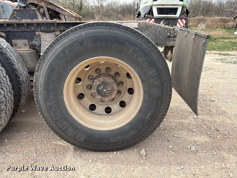 image for item FC2069 2007 Western Star 4900 semi truck