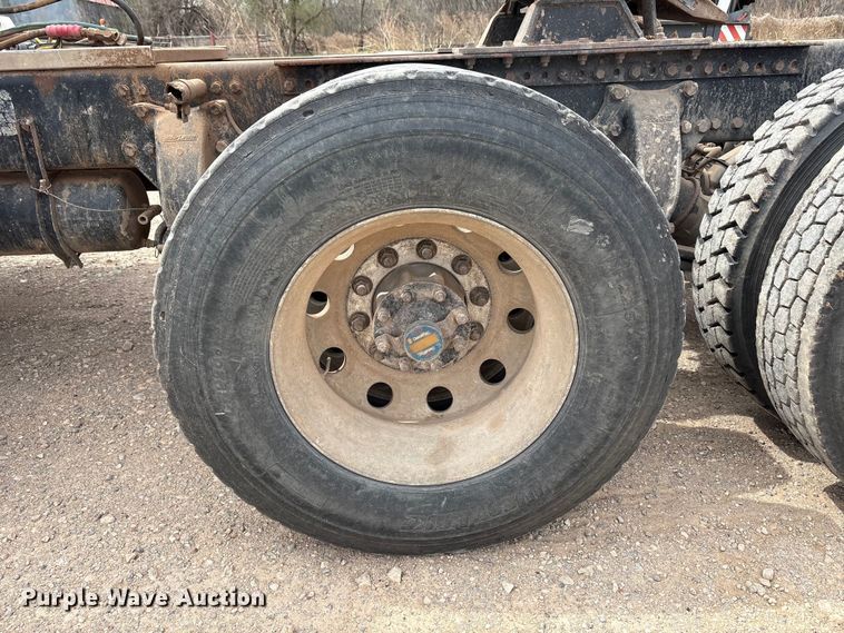 image for item FC2069 2007 Western Star 4900 semi truck