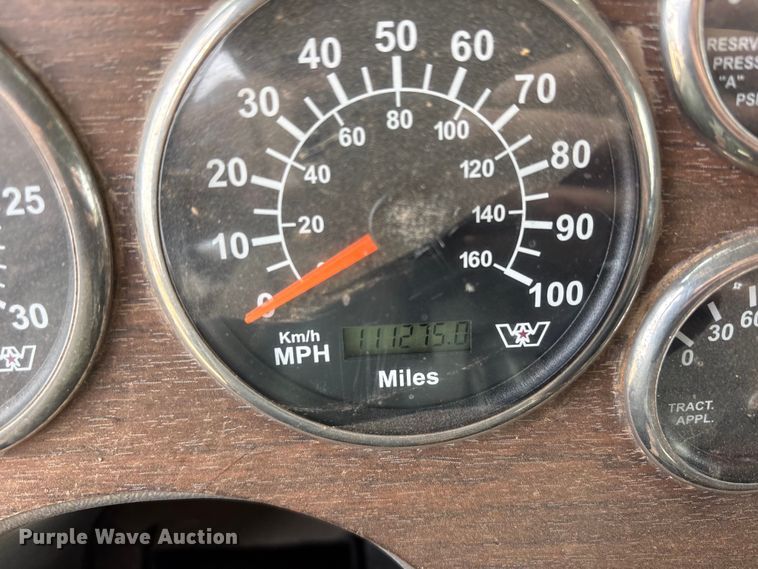image for item FC2069 2007 Western Star 4900 semi truck