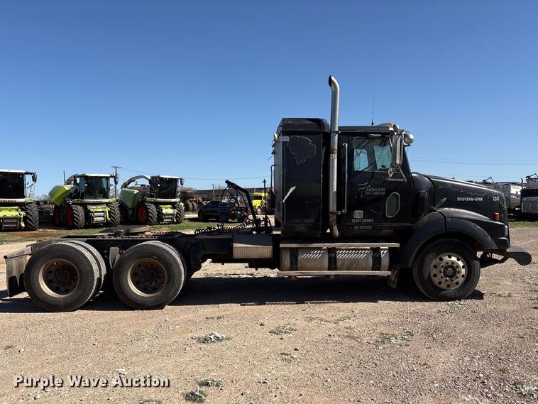 image for item FC2070 2007 Western Star 4900EX semi truck