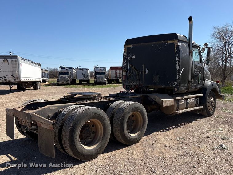 image for item FC2070 2007 Western Star 4900EX semi truck