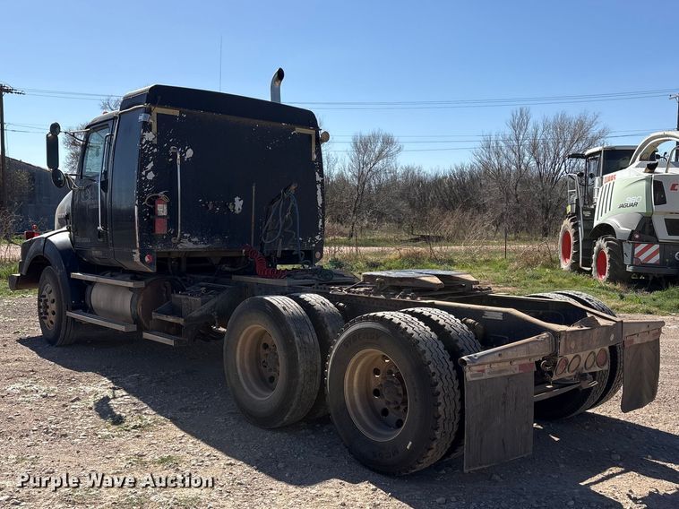 image for item FC2070 2007 Western Star 4900EX semi truck