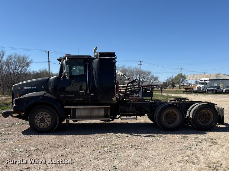image for item FC2070 2007 Western Star 4900EX semi truck