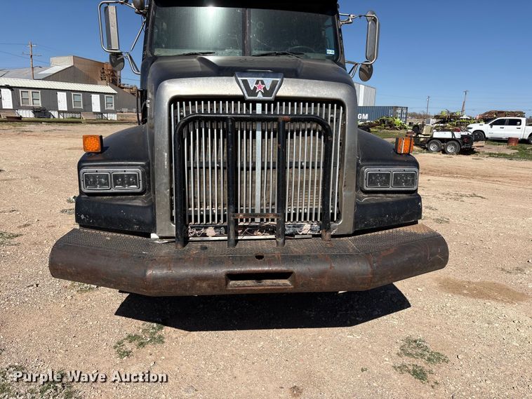 image for item FC2070 2007 Western Star 4900EX semi truck
