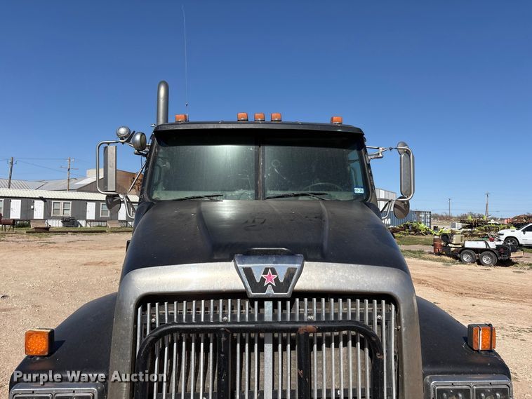 image for item FC2070 2007 Western Star 4900EX semi truck