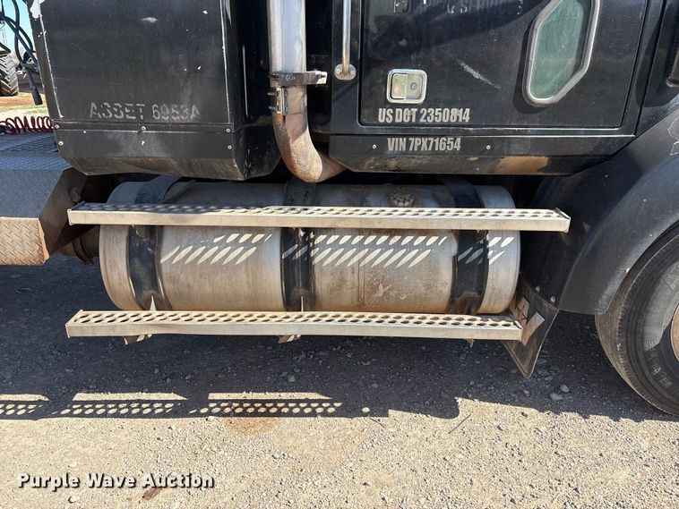 image for item FC2070 2007 Western Star 4900EX semi truck