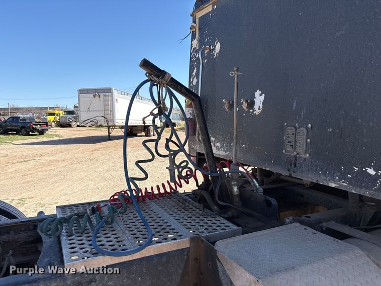 image for item FC2070 2007 Western Star 4900EX semi truck
