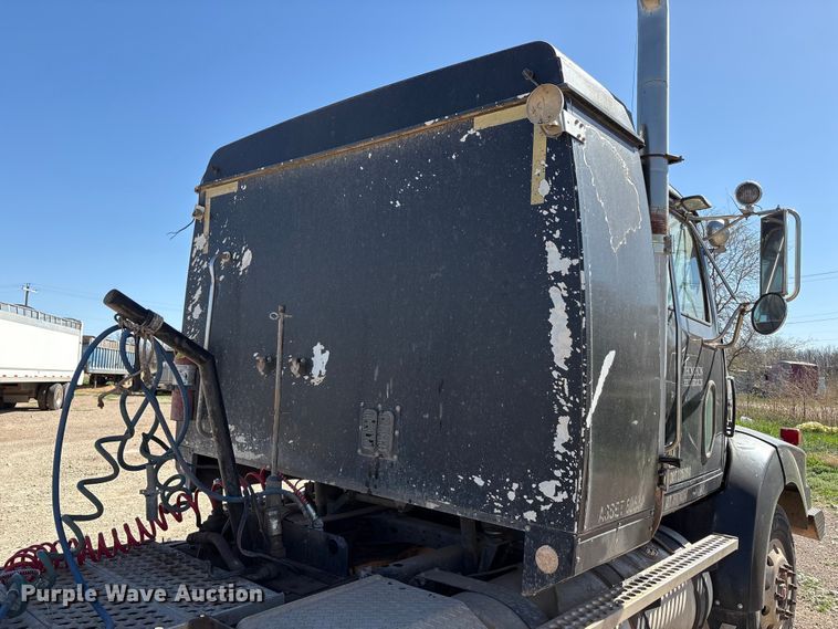 image for item FC2070 2007 Western Star 4900EX semi truck